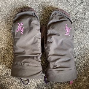 Arcteryx womens XS goretex mittens, super waterproof